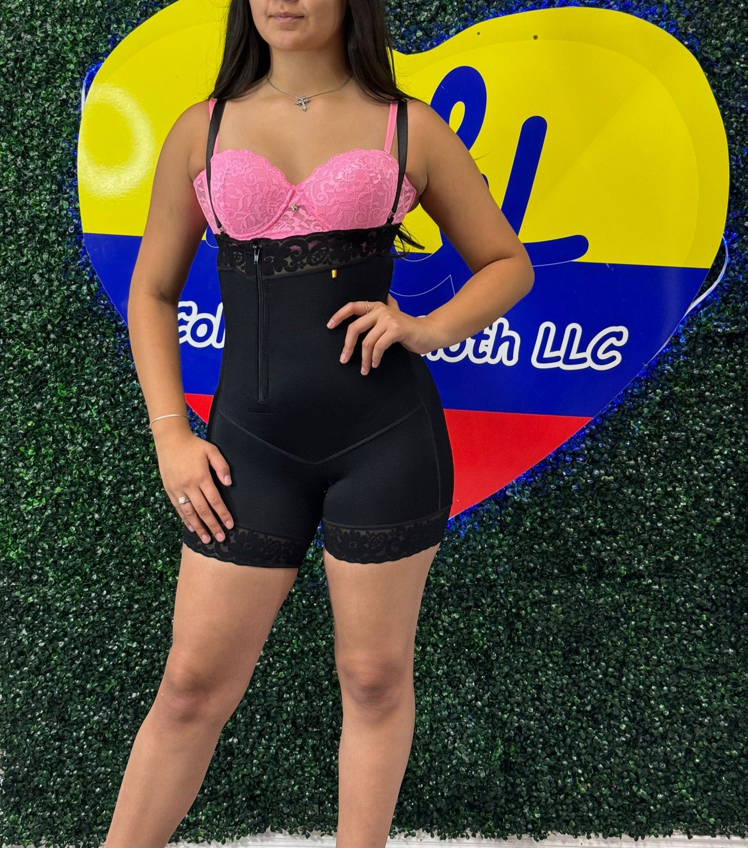 Load video: 💖Faja Strapless con Gluteo Invisible